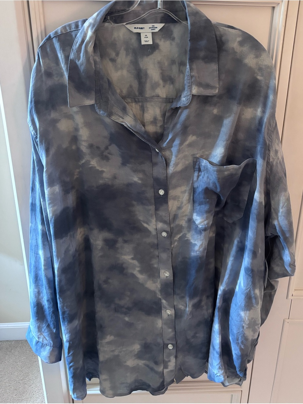 Old Navy Blue and Gray Tie-Dye Women's Button-Down Shirt